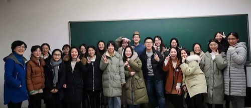 外国语学院教师段凯莉、谢萍分别荣获杭州市“教育工匠”和“最美班主任”称号